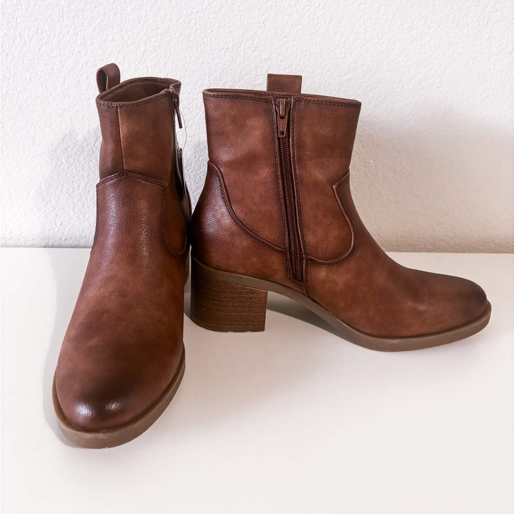 Baretraps Covina Block Heel Brown Bootie Size 7.5